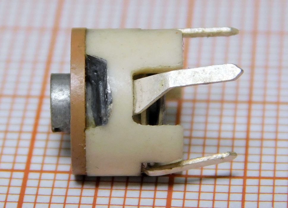 Kondensator 12pF TRYMER strojeniowy - cena za 10 sztuk