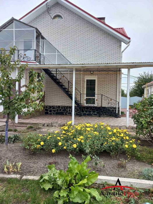 Продаж великого, сучасного будинку.