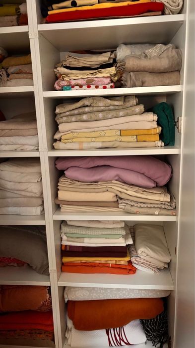 Roupeiro 2 portas com prateleiras