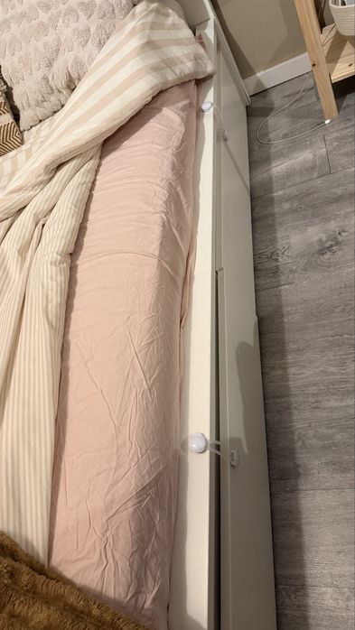 Cama de casal ikea (colchão, estrado e gavetas incluídos na venda)