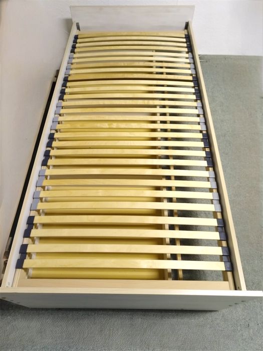 Łóżko jednoosobowe z szufladamj + materac