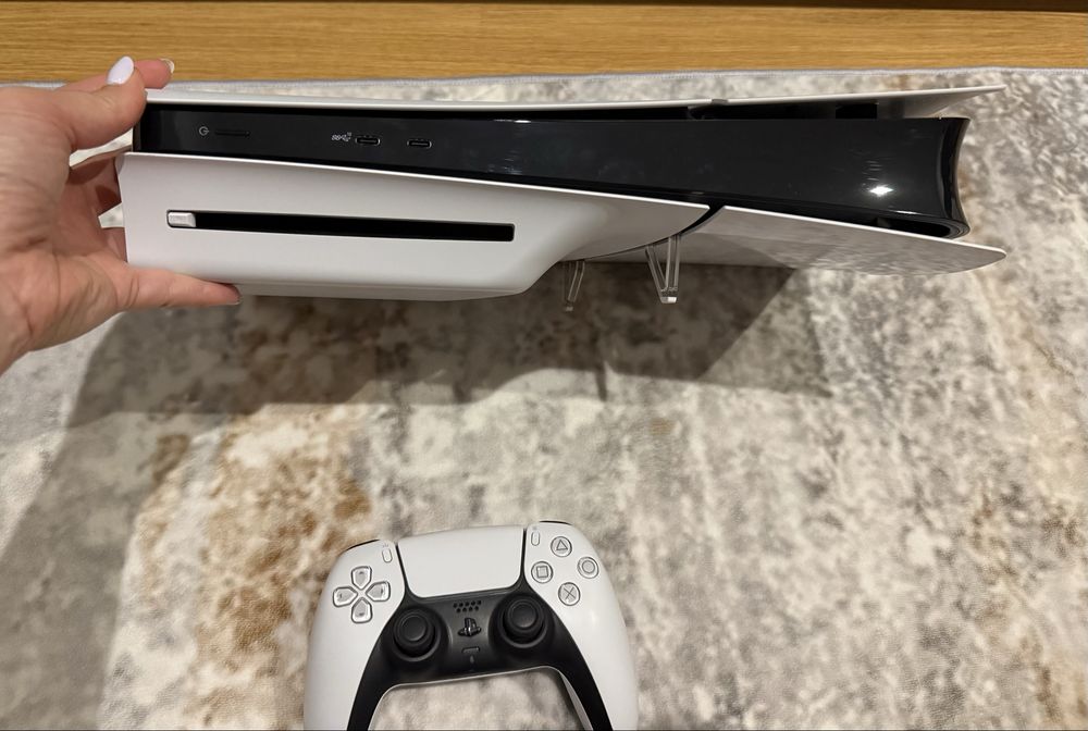 PS5 Edição Especial + Unidade de Disco Oficial (upgrade comprado à parte) + Comando DualSense