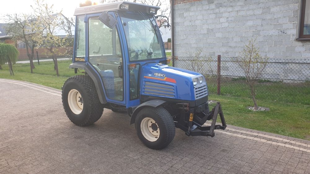Traktor iseki 3135