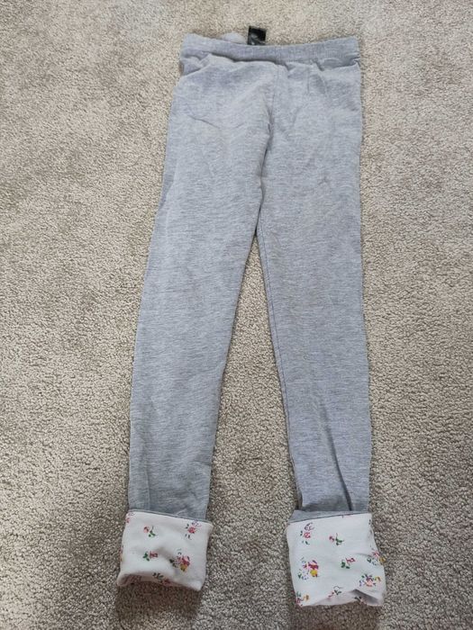 Legginsy z ozdobnymi mankietami