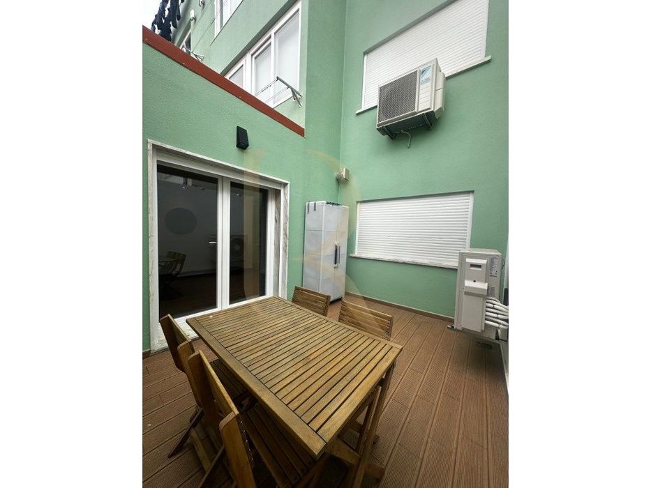 Apartamento T2 remodelado com terraço no centro de Almada — Almada, Cova Da Piedade, Pragal E Cacilhas, Setúbal