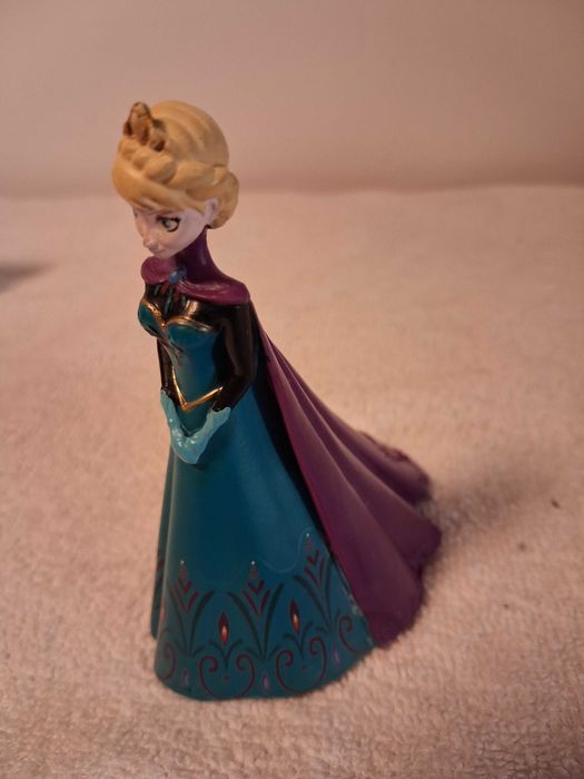 Figuras: Elsa, Prof. Pardal e Jack