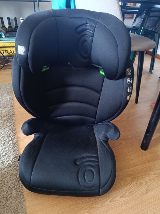 Vende cadeira de criança para carro semi-nova.