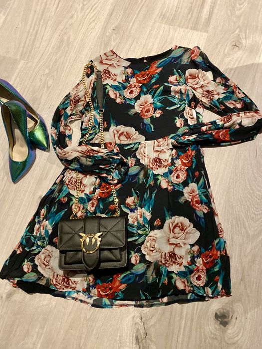 Sukienka mihito kwiaty elegancki wzór czarna róże