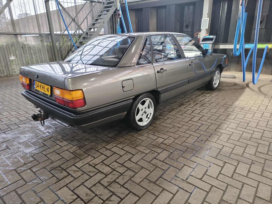 Audi 100