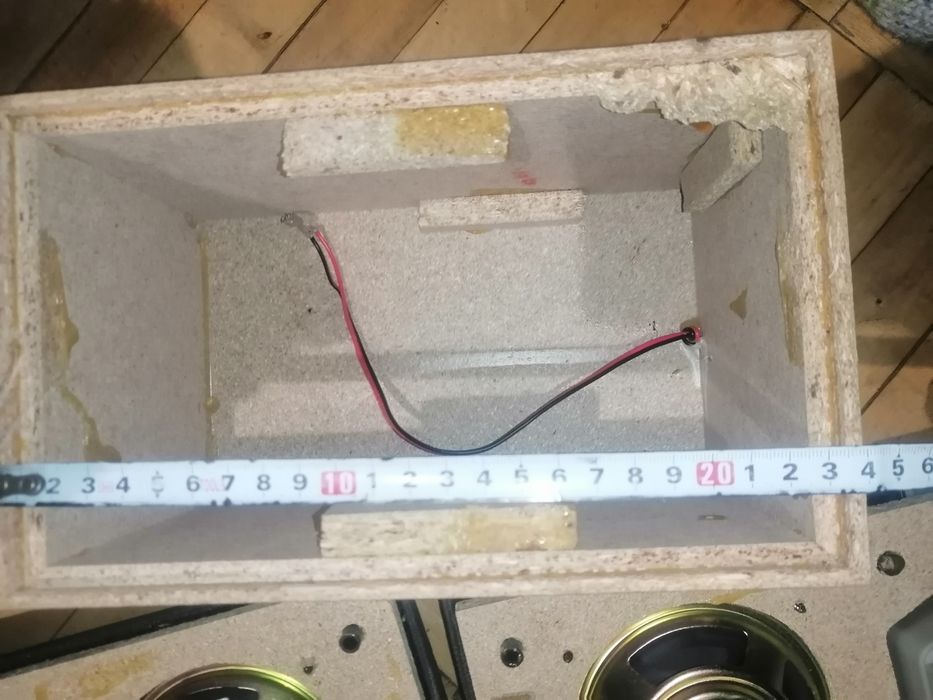 Колонки разломанные корпуса