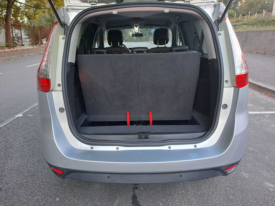 Renault Grand Scénic 7 lugares “Bose Edition” de 2014 com 160.000 km,