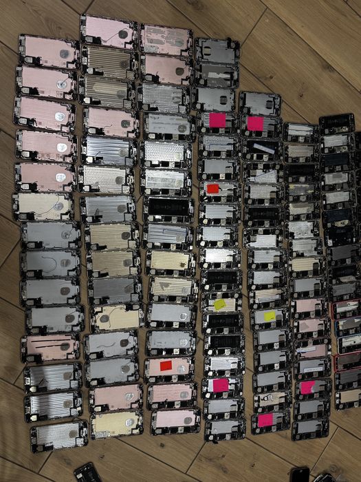 Lot iphone деталей , дисплеїв