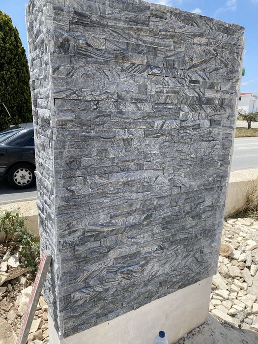 Pedra em paineis já colados