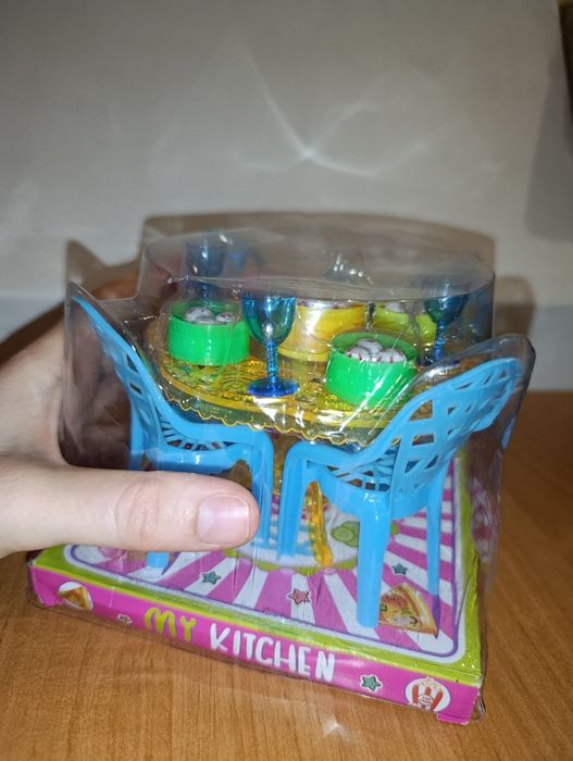 Набір посуду іграшкового свято у Барбі