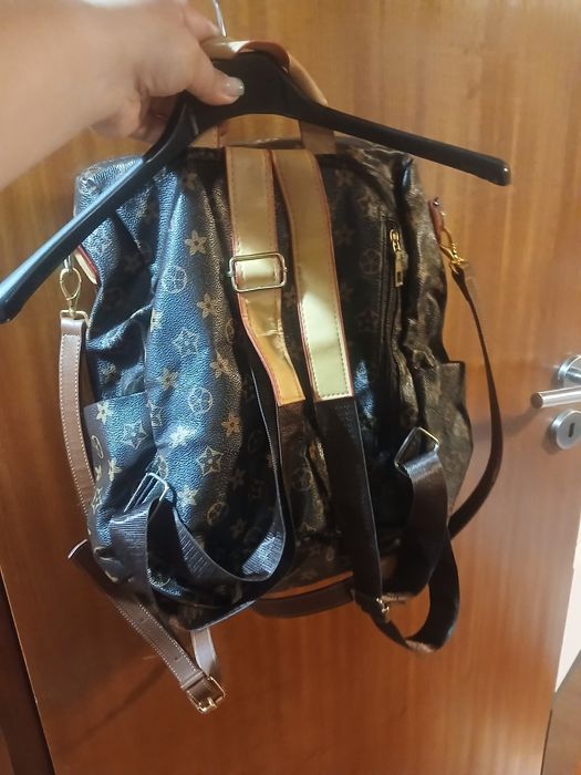 Mochila castanho escuro
