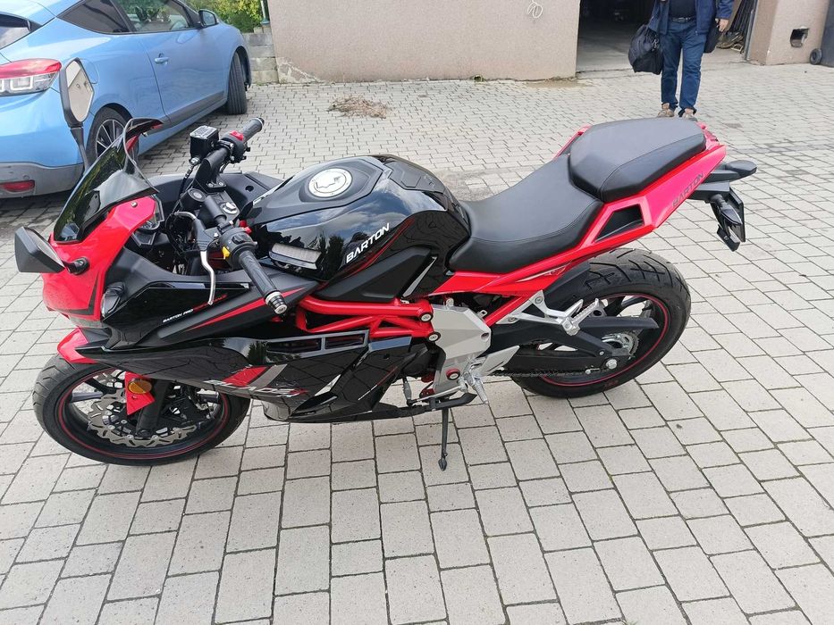 Piękny Czerwony Barton Blade R 125 (40 km przebiegu)