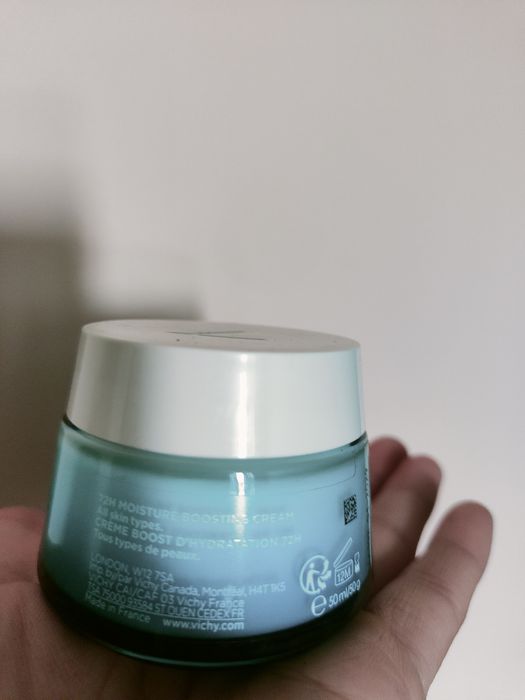 Dwa kremy Vichy nowe