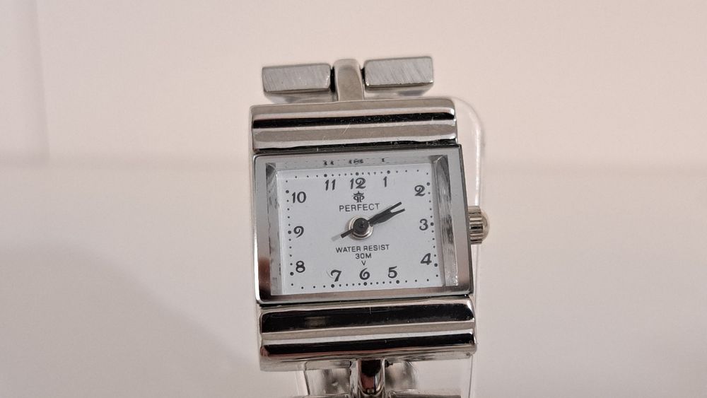 35-G Zegarek damski  Perfect na baterię