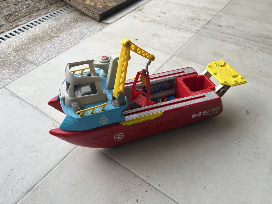 Cadeiras auto e brinquedos