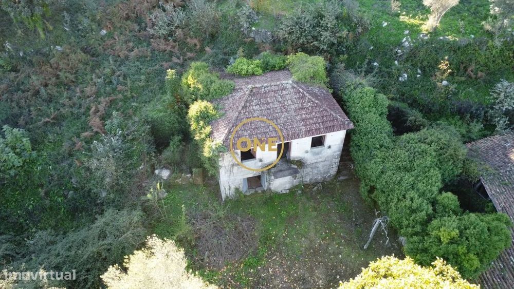 Ruina para reconstrução em Passô, Vila Verde