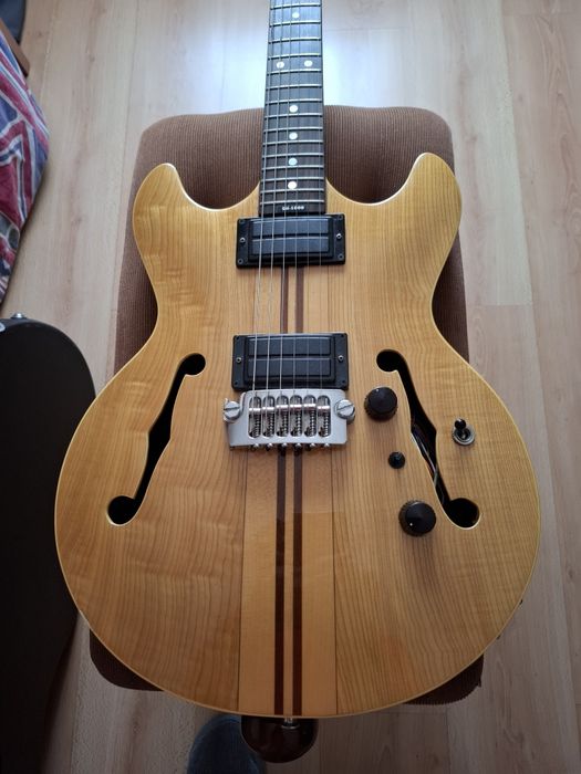 Guitarra eléctrica premiun Aria