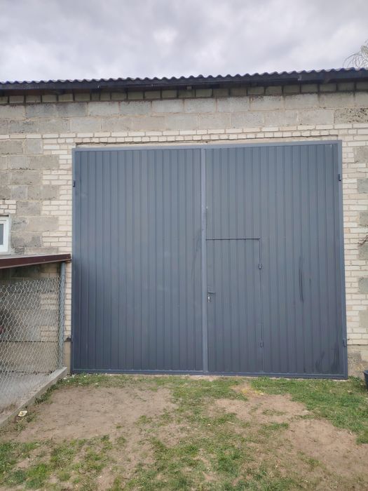 Drzwi wrota wierzeje do stodoły garażu
