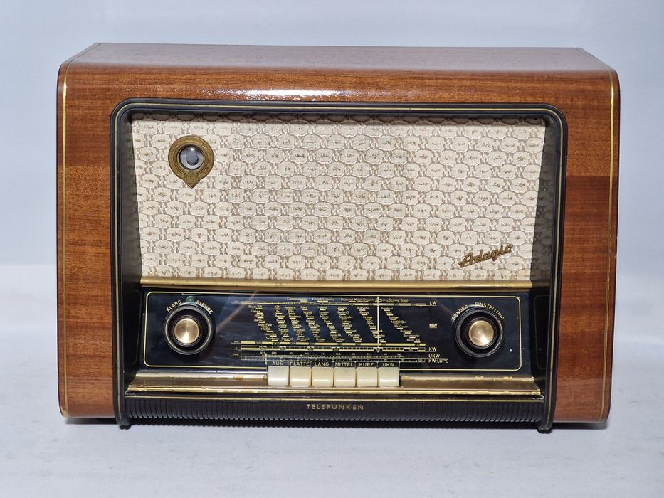 Rádio antigo reparado Telefunken