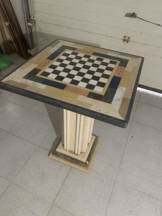 Mesa em pedra marmore c/xadrez