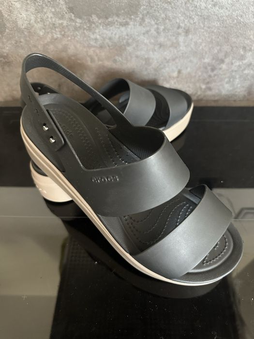 Sandaly Crocs W10 wkladka 26,5 cm koturn czarne