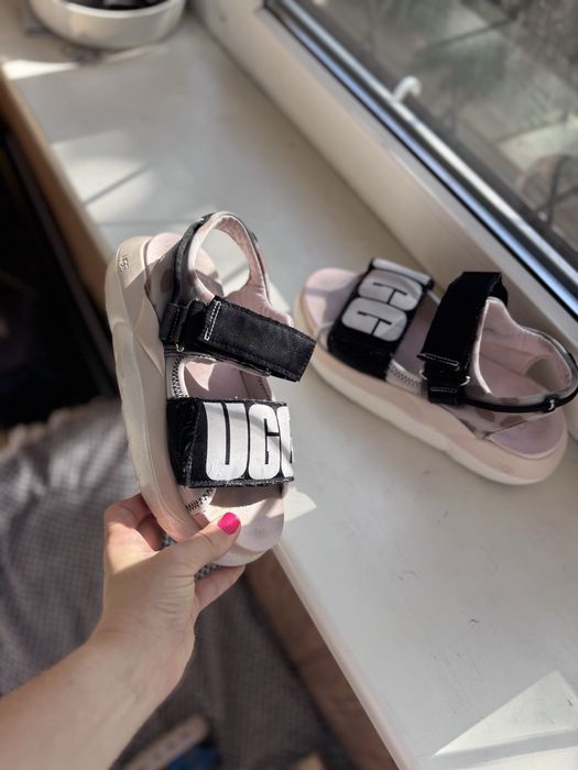 Ugg сандалі 24,5 см