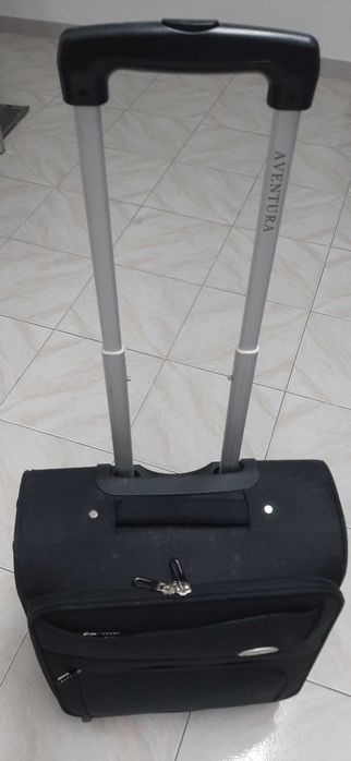 Trólei de viagem com 4 rodas, 2 pegas fixas e 1 pega extensível