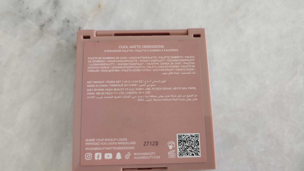 Huda Beauty - paleta cieni