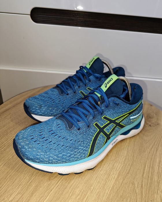 Męskie świetne buty do biegania Asics Gel-Nimbus 24 rozmiar 42.5