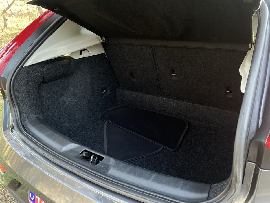 Volvo v40 2013 року