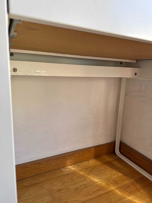 Secretária e cadeira