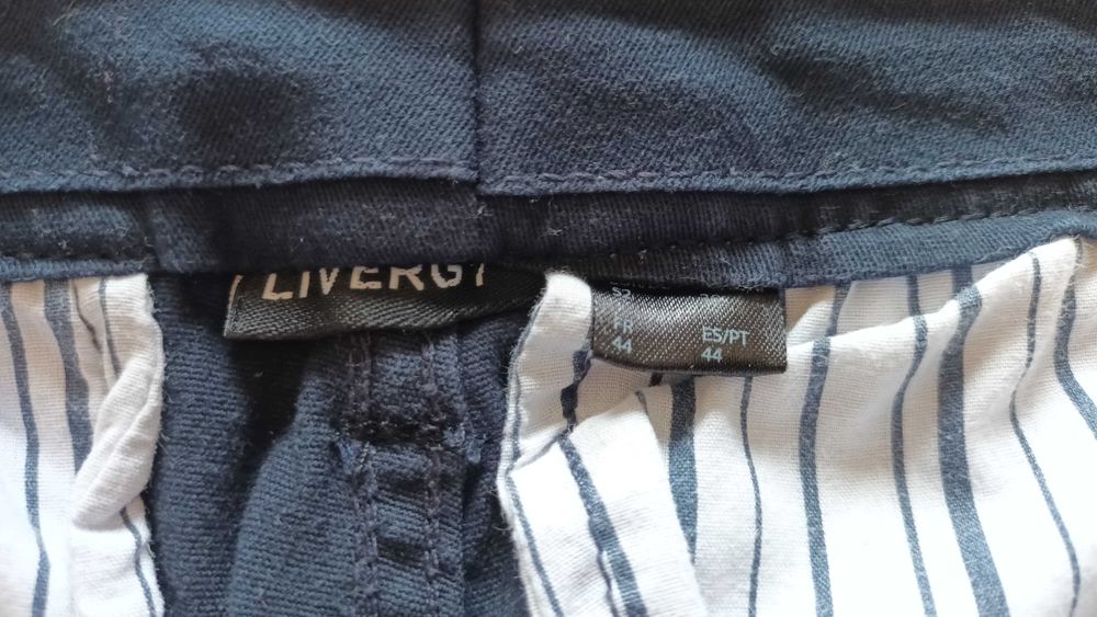 Calças em azul escuro