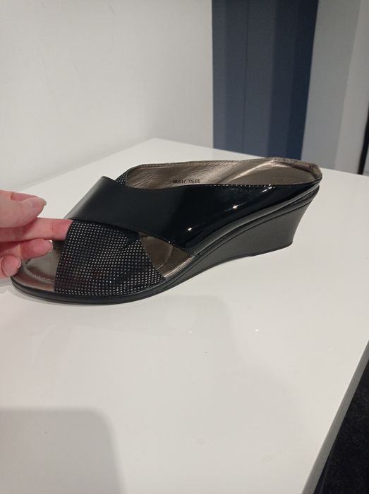 Продам дуже гарне взуття натуральна шкіра