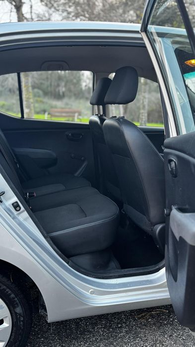 i10 Ano 2011 • 1 dono • AC • Livro de Revisões • Motor 1.1