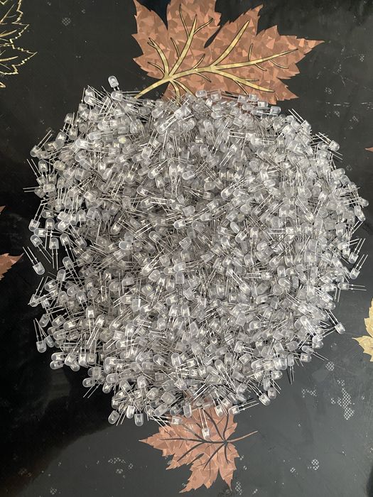 Продам диод белый