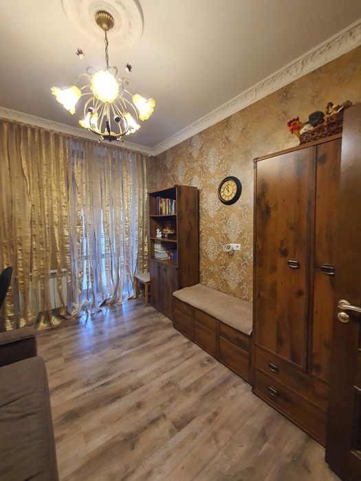 Продаж 3 к. квартири з новим ремонтом!Сталінка!!!