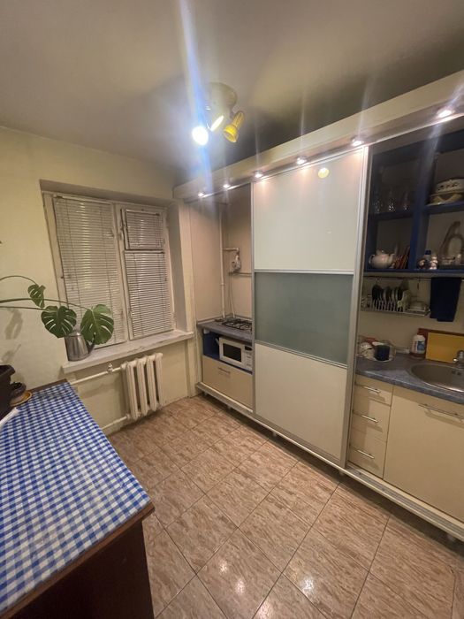 Продаж, Чоколівка, вул. Антонова, 4 корп.1, простора 2 к.кв.