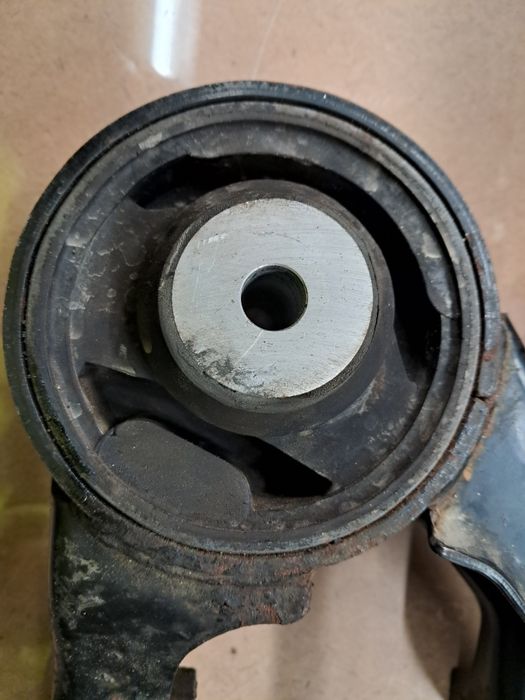 Poduszka do Toyota Avensis 123710r040