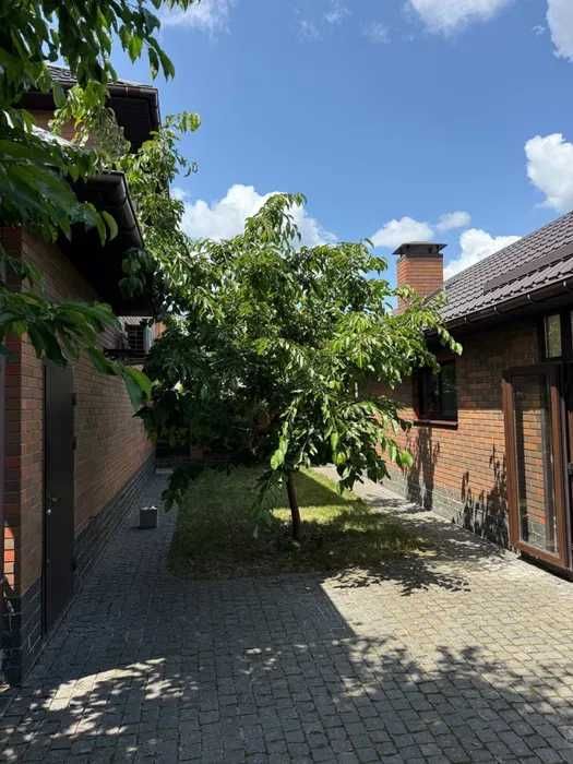 Продам шикарний будинок пос. Кирова з ТОГРОМ!!