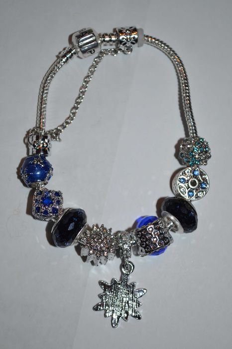 Bransoletka z charmsami