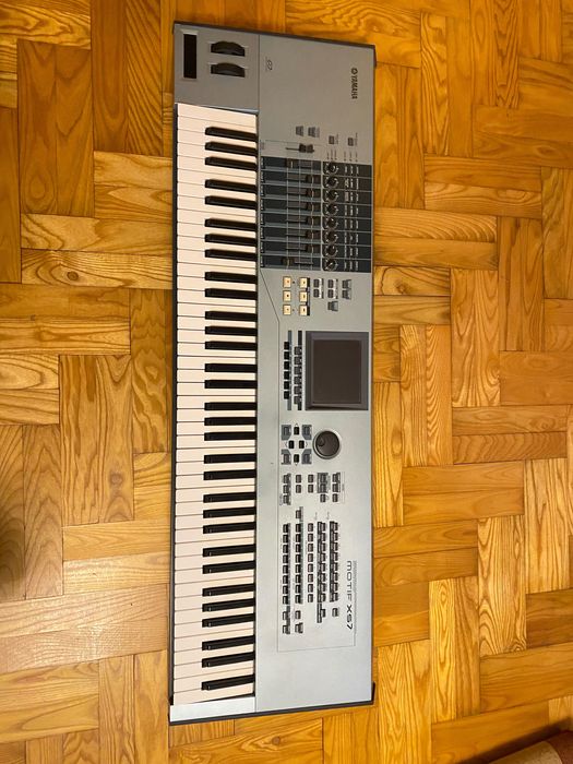 Yamaha XS7 + case – stan bardzo dobry, gotowy do gry od zaraz!