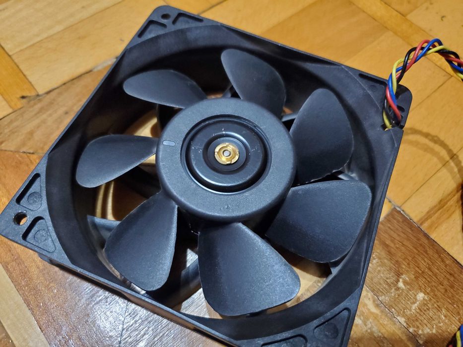 Кулер (вентилятор) Delta QFR1212GHE для Asic Bitmain 12V 2.7 A