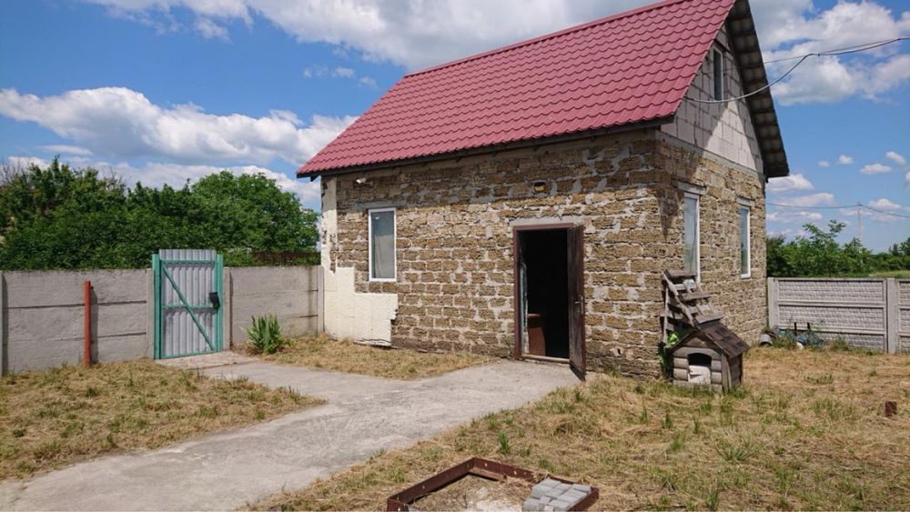 Продається автономний будинок в смт.Гребінки