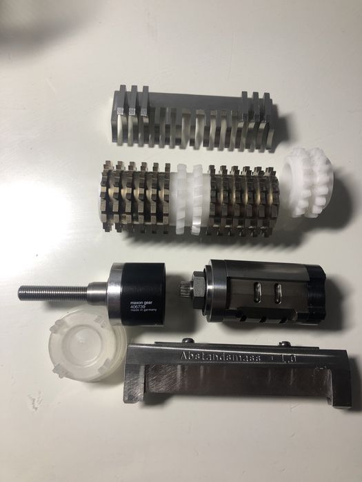 Nowe części do skórowaczki pneumatycznej .