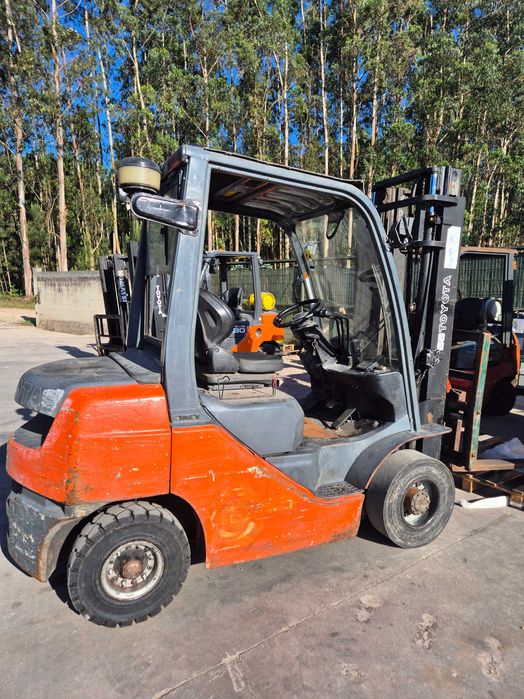 Empilhador toyota 2500kg