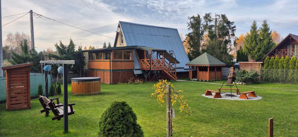 Komfortowy wygodny domek , Altana  , Jacuzzi , ognisko , basen.